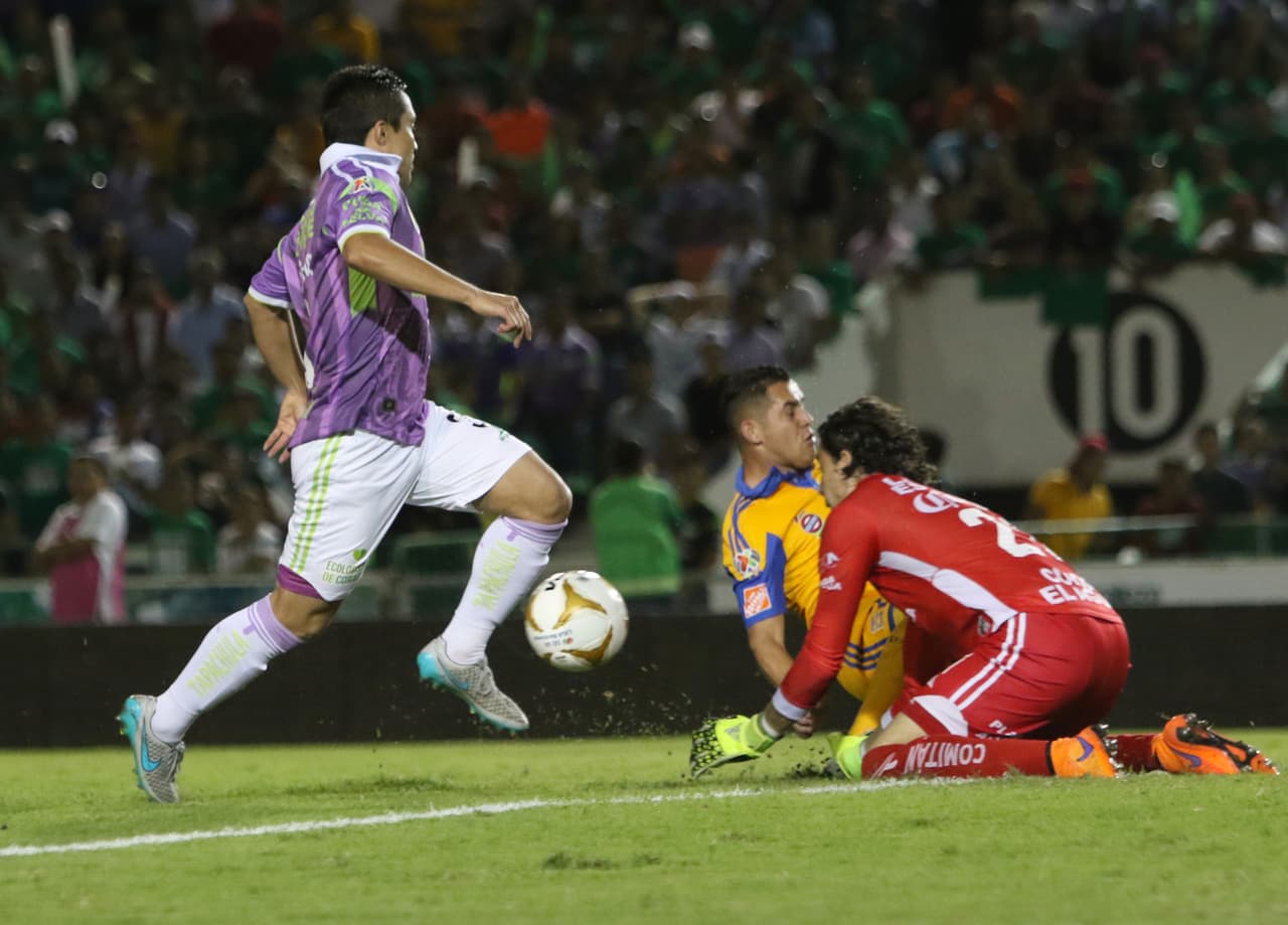 Planteamiento- Ricardo La Volpe no supo transmitir lo que deseaba y dejó que por momentos Tigres se sintiera demasiado cómodo al frente.