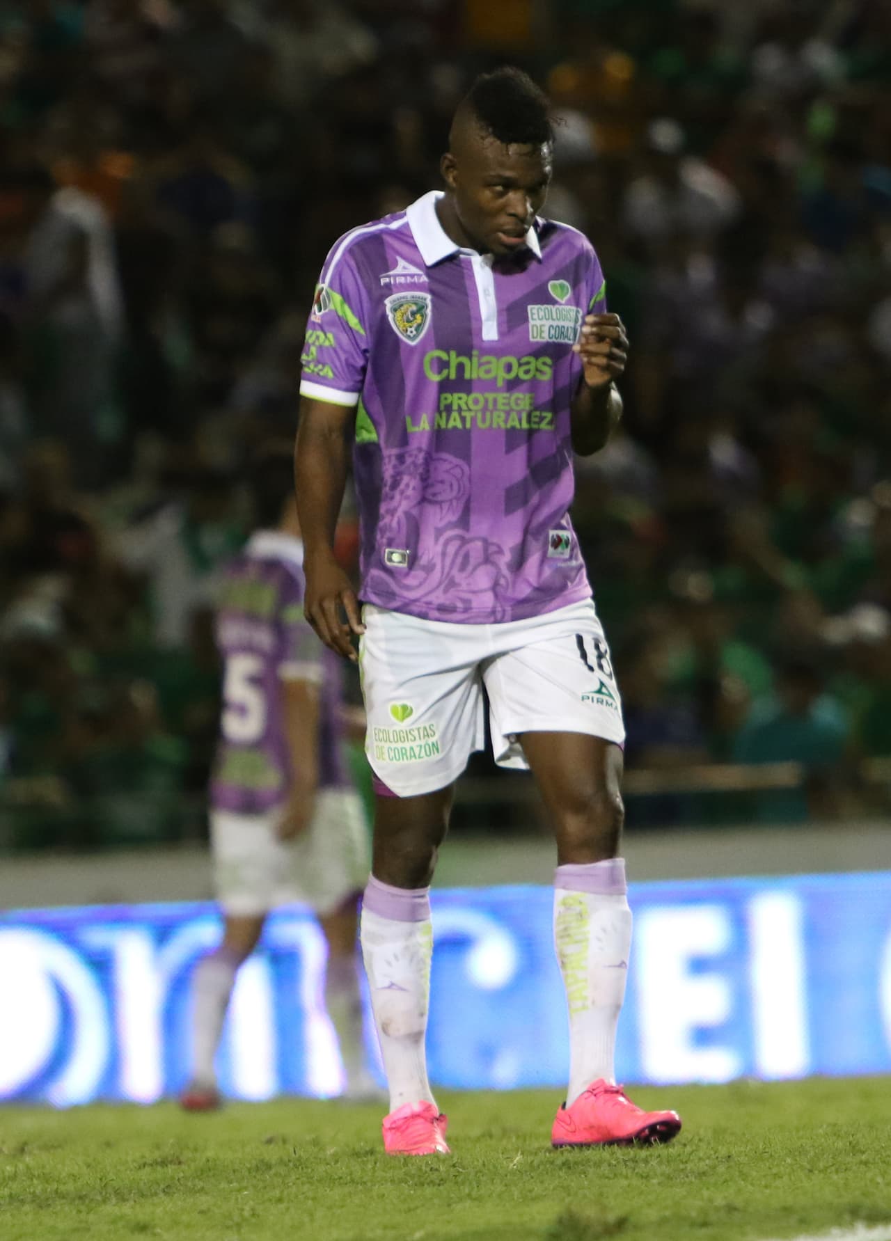 Falta de ideas- Jaguares se quedó sin argumentos y comenzó a pegar, tres de sus jugadores, Jesús Razo, Avilés Hurtado y Francisco Silva, se llevaron la preventiva en el encuentro.