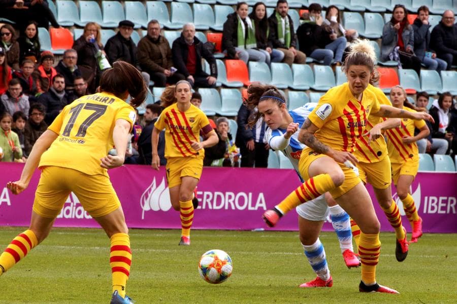 Las culés realizaron una gran hazaña y golearon por 10 tantos a la Real Sociedad con cuatro anotaciones de marta Torrejón, dobletes de Alexia y Oshoala y goles de graham e Iraia; la victoria fue clara.