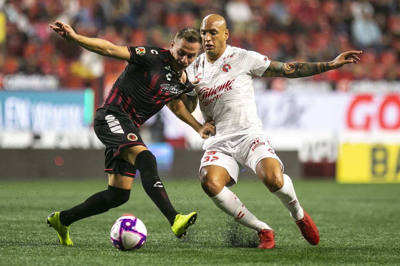 Con goles de Leonel Miranda y Ariel Nahuelpan, Tijuana gana en casa y se lleva los tres puntos.