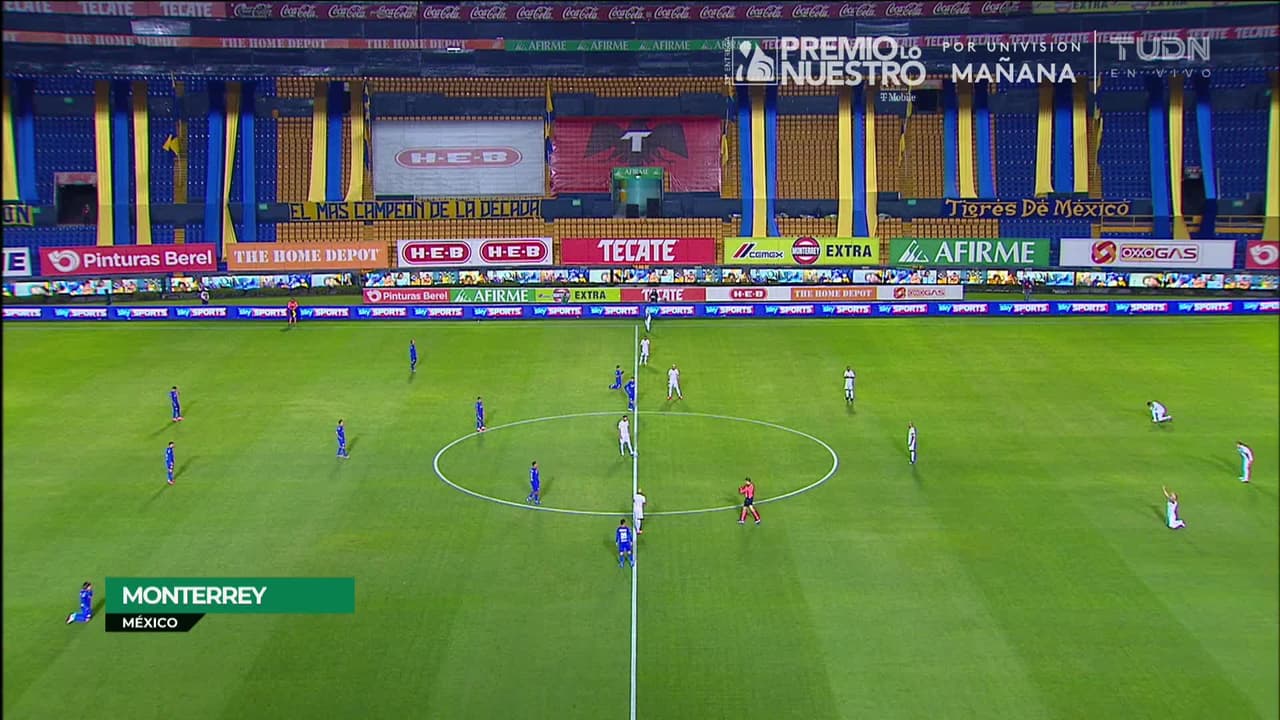 Arranca el partido y la pelota está en juego.