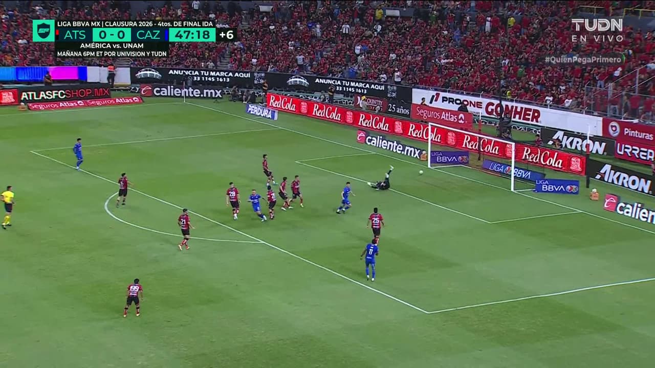 ¡GOL!  anota para Cruz Azul. Carlos Rotondi