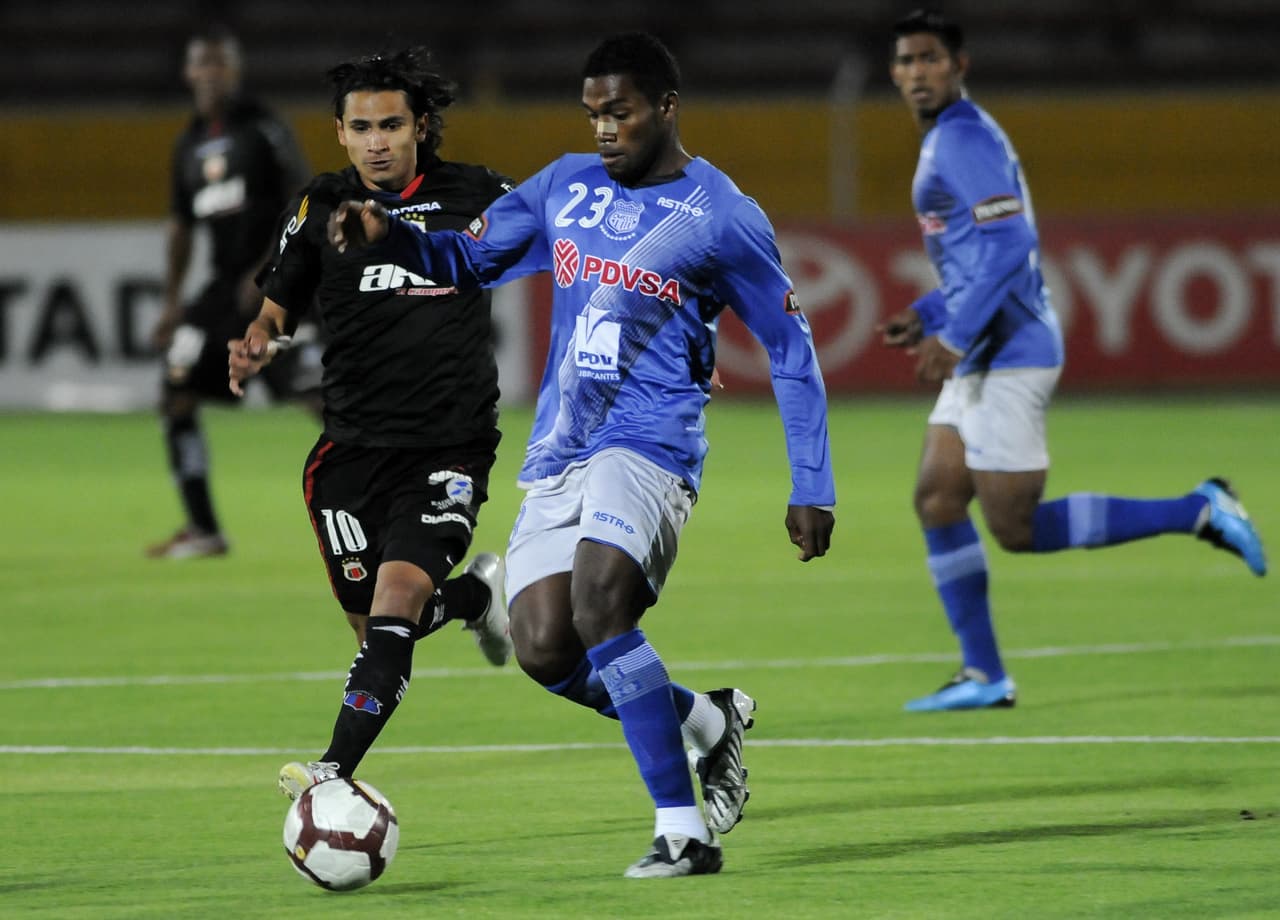 Monarcas Morelia espera resolver las deficiencias defensivas con el arribo del defensa Gabriel Achiller, el ecuatoriano es una garantía en el juego aéreo como lo demostró con el Emelec en su tierra. Los michoacanos necesitan poner orden en su zona baja con urgencia para poder luchar por no descender.