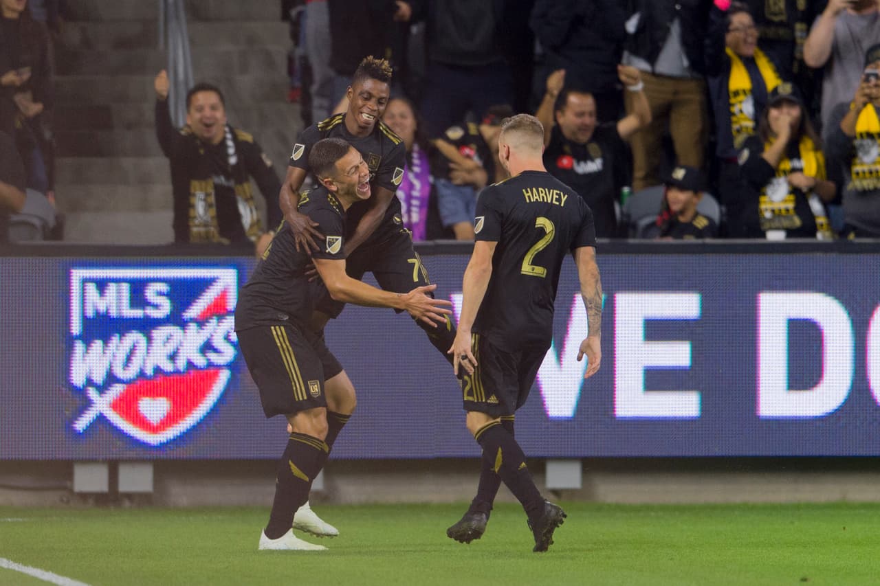 Con un golazo, tras un extraordinario pase de Lee Nguyen, Christian Ramírez puso el 2-1 para el LAFC con un cañonazo que se incrustó al ángulo de la cabaña de Rimando para júbilo de los de casa.