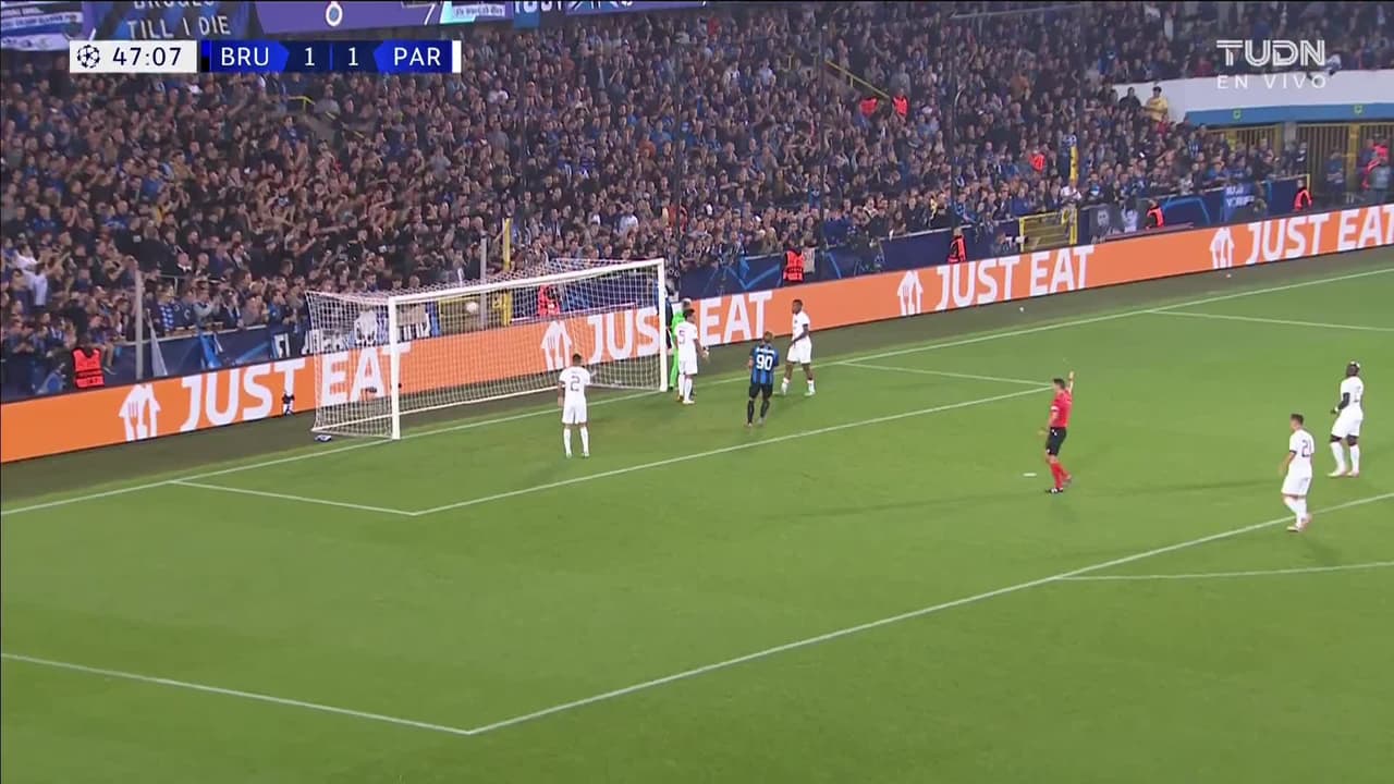 ¡TIRO ATAJADO! disparo por Noa Lang.