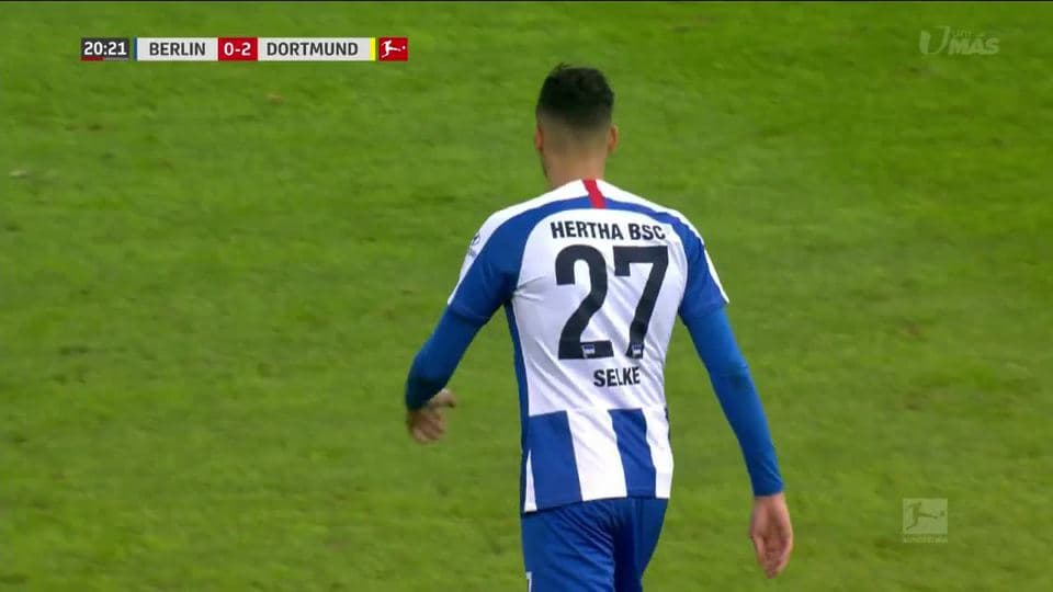 Tiro desviado de Davie Selke