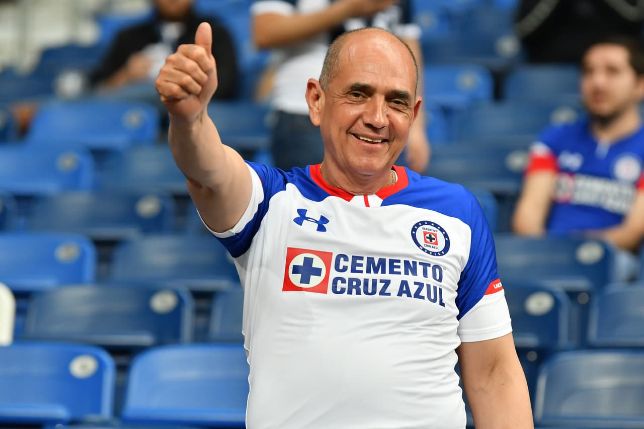 En las tribunas del Estadio BBVA Bancomer se vive la antesala al juego entre Rayados y Cruz Azul por la jornada 12 del Clausura 2019 de la Liga MX.