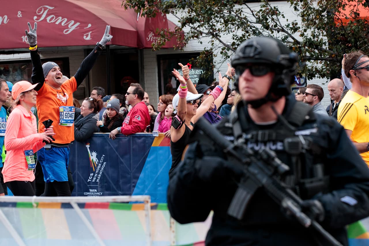 NEW YORK, NY - NOVEMBER 6: A New York City Police officer stands guard as runners make their way north on First Avenue during the 2016 TCS New York City Marathon, November 6, 2016 in New York City. Established in 1970, the annual race winds through all of New York City's five boroughs. (Photo by Drew Angerer/Getty Images)