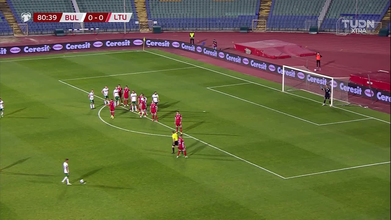 ¡GOL!  anota para Bulgaria. Ivaylo Chochev