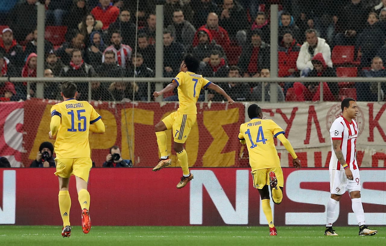 Juventus derrotó 2-0 a Olympiacos de visitante en el Grupo D, quedándose con el segundo lugar y el pase a octavos de final.