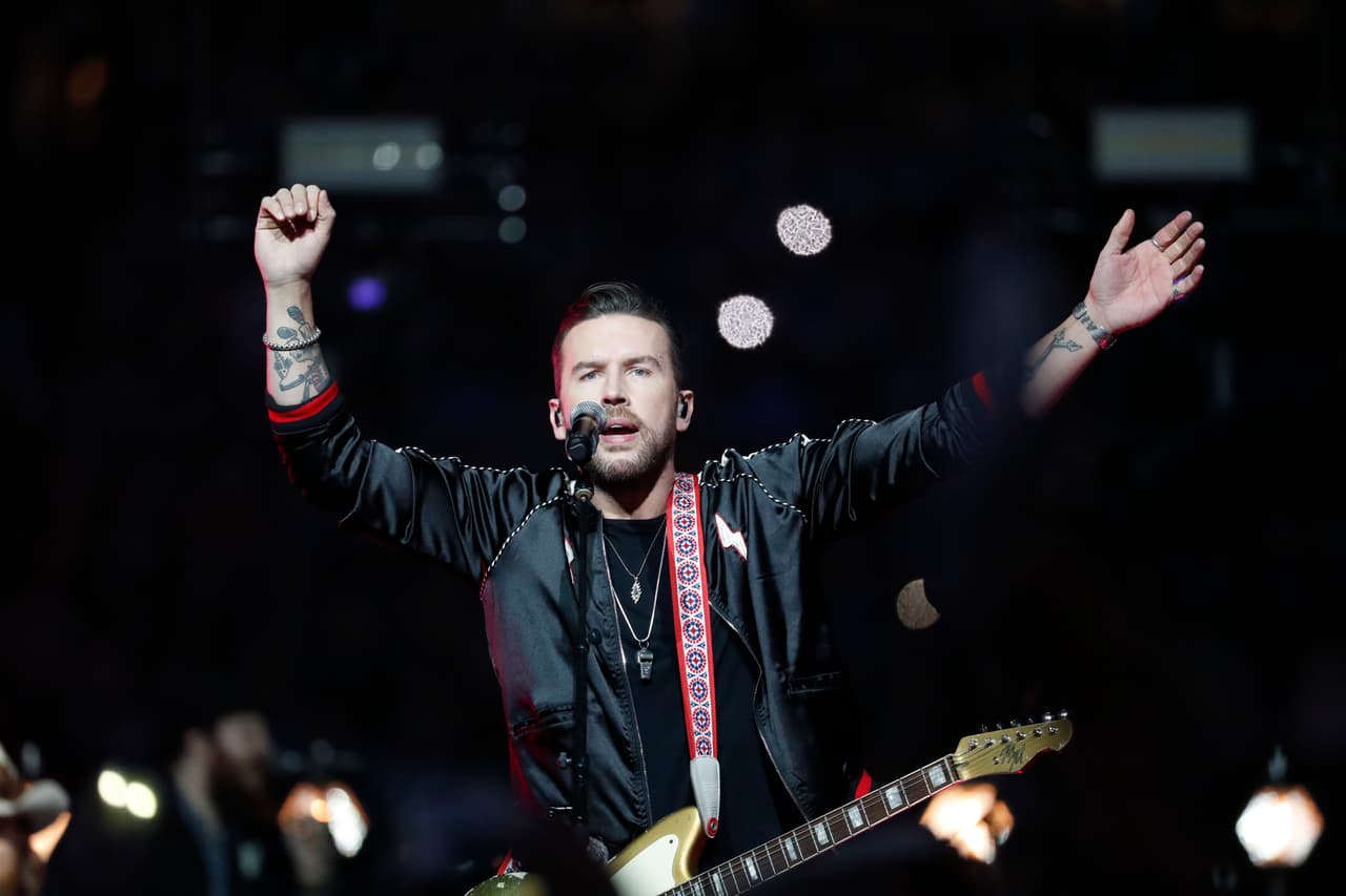 Los hermanos Osborne amenizaron el medio tiempo entre los Detroit Lions y los Chicago Bears.