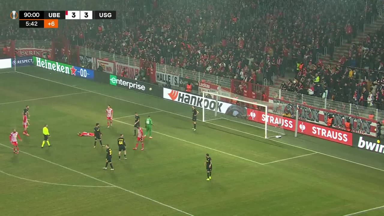 ¡TIRO ATAJADO! disparo por Jamie Leweling.