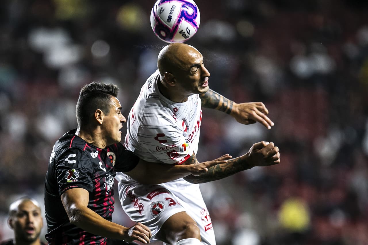 Con goles de Leonel Miranda y Ariel Nahuelpan, Tijuana gana en casa y se lleva los tres puntos.