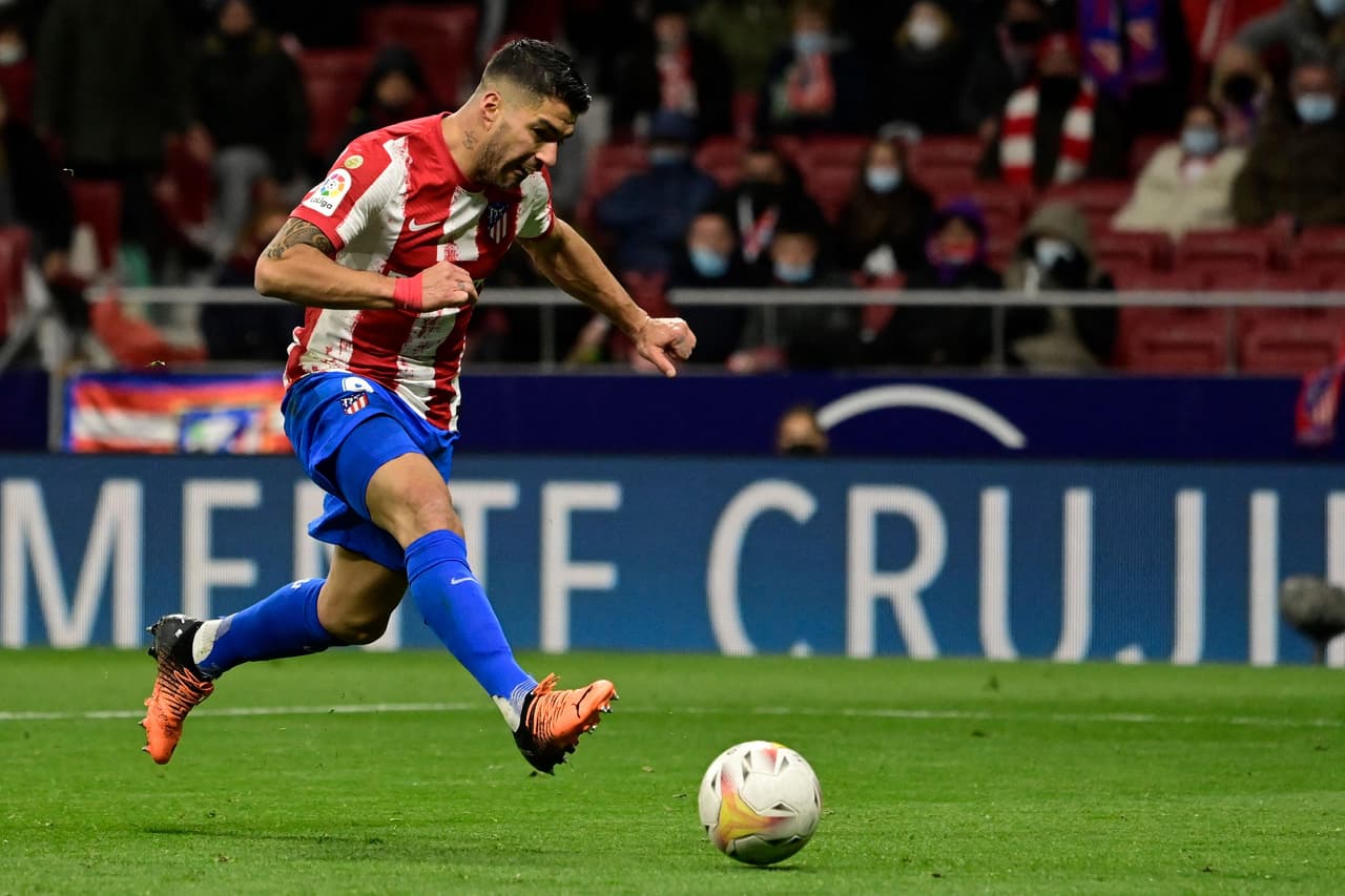 El Atlético de Madrid goleó al Alavés con sendos dobletes de Joao Félix y Luis Suárez.