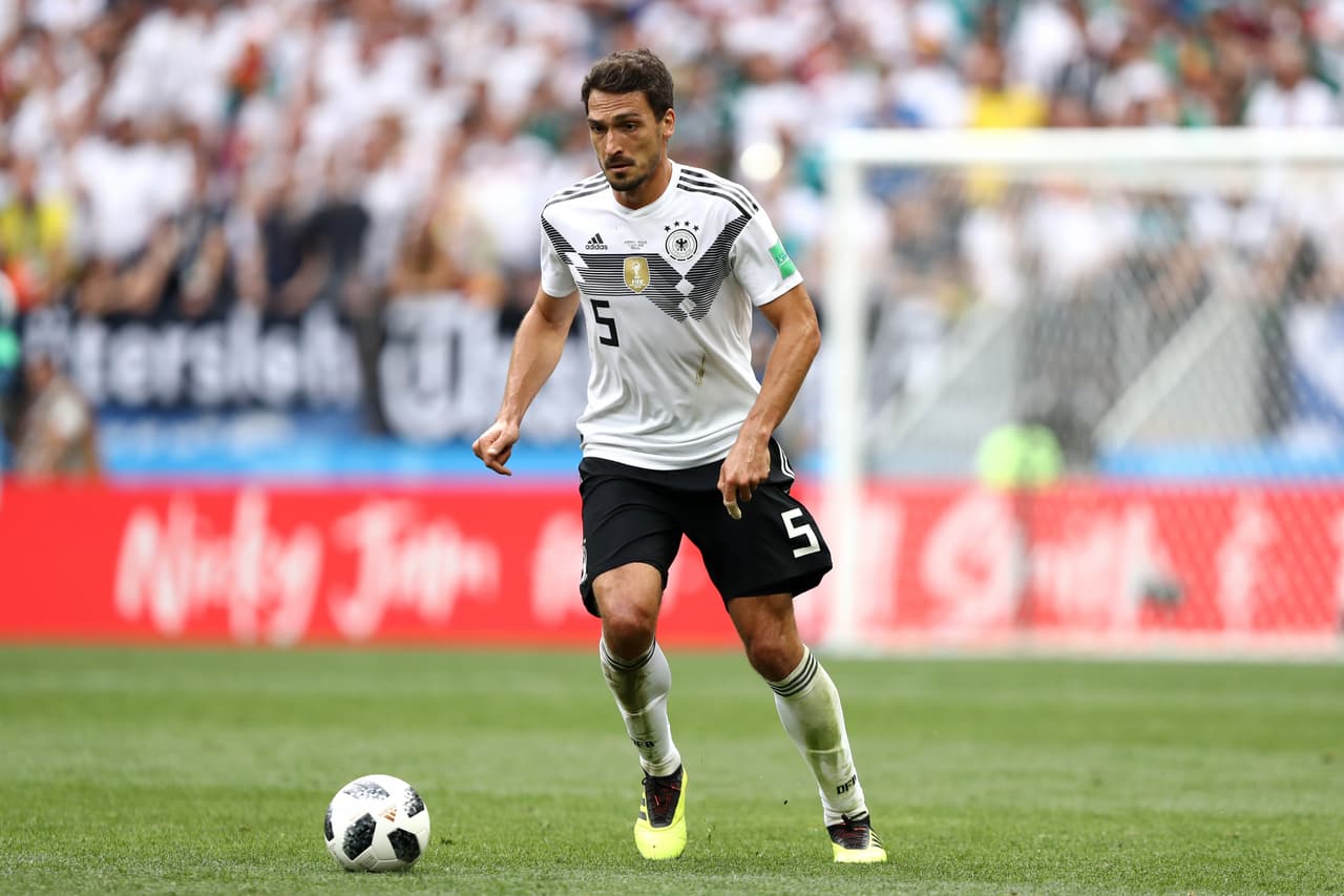 <b>Matt Hummels: </b>fue un partido discreto, así como el de Hummels. Perdió varios duelos con el 'Chicharito' y Héctor Herrera. Sobre el final recibió una tarjeta amarilla por una dura entrada producto del desespero.