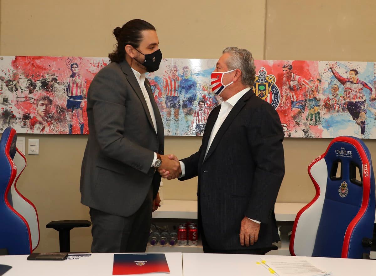 Chivas confirma a Vucetich, tercer DT en la era Amaury Vergara