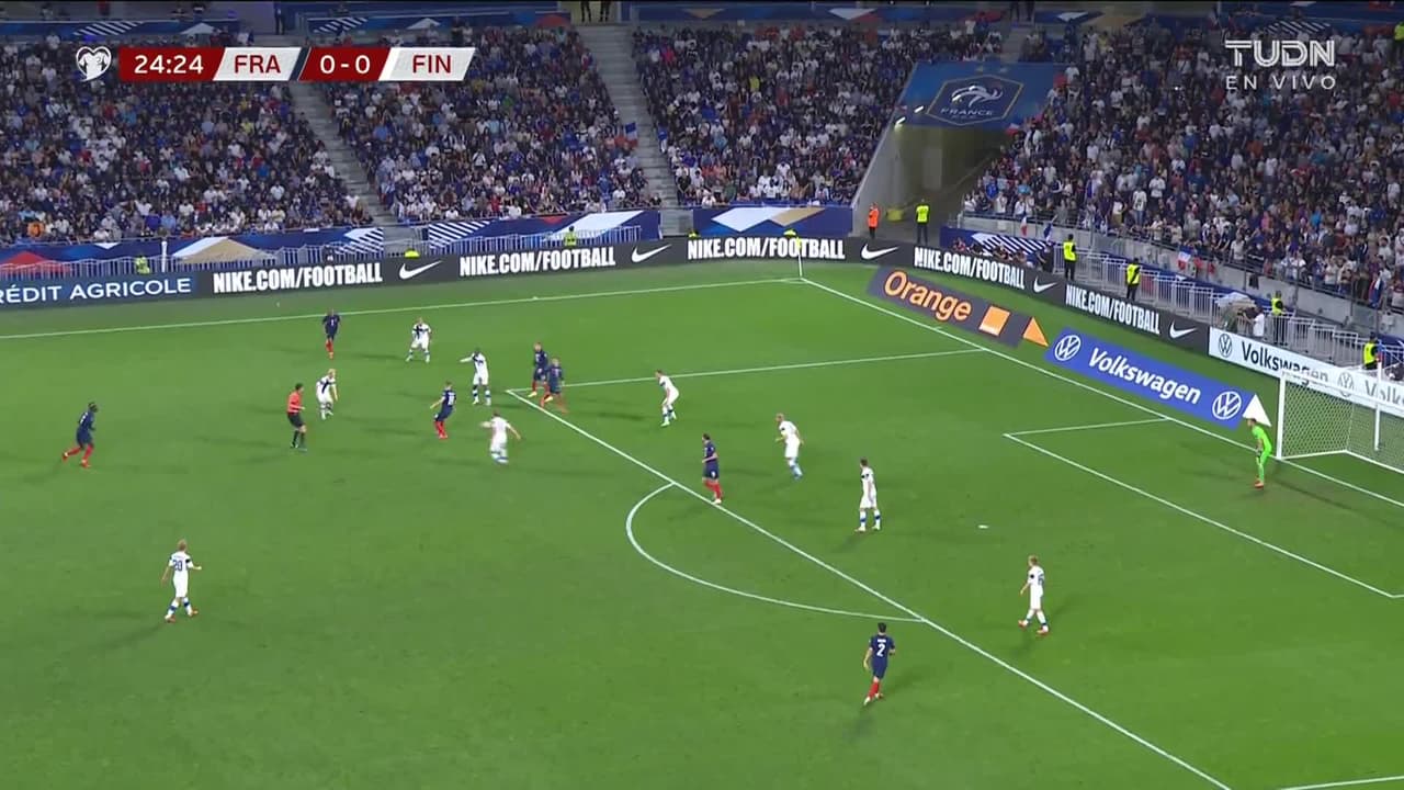 ¡GOL!  anota para Francia. Antoine Griezmann