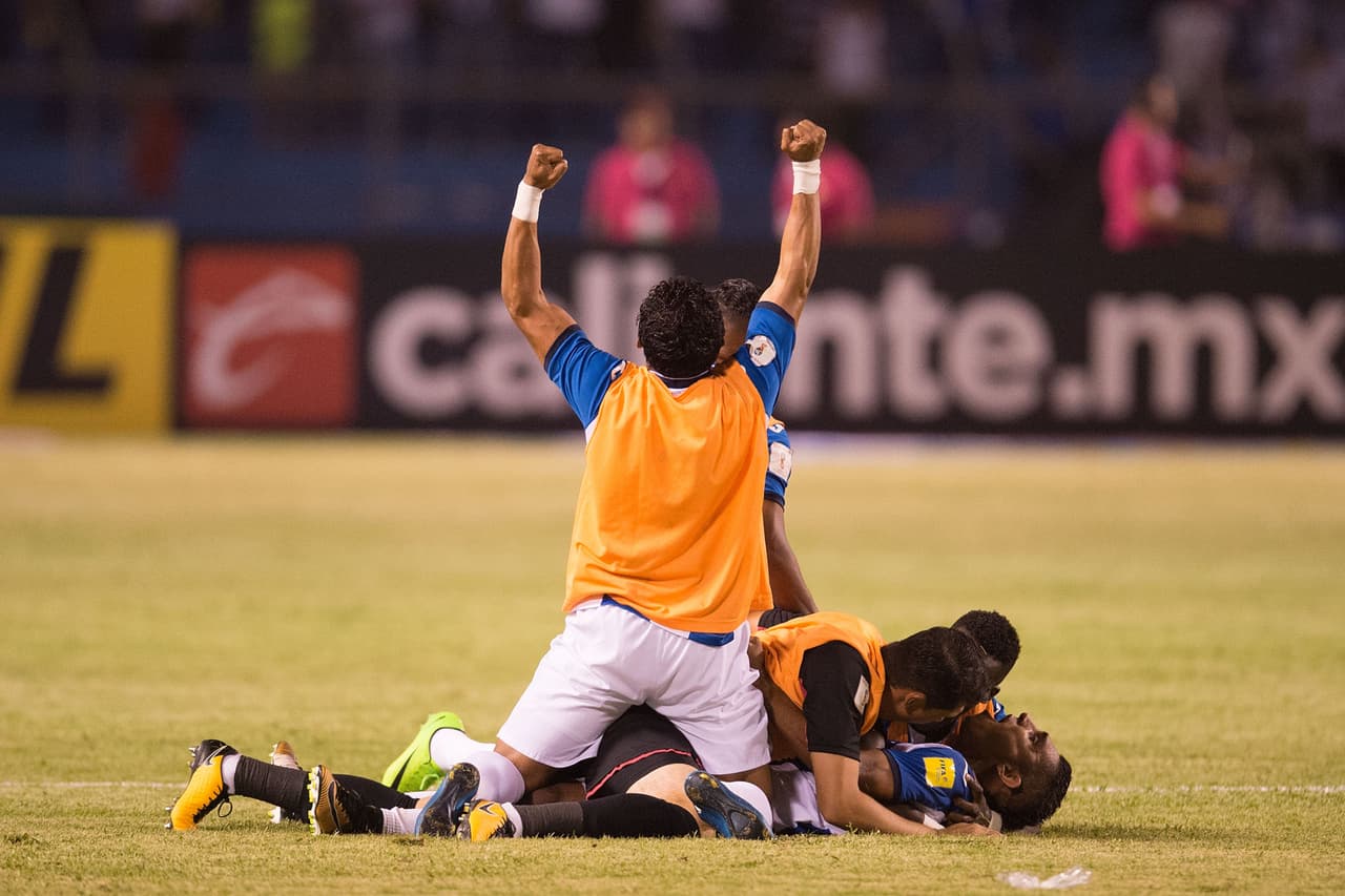 ¡Euforia total! Honduras celebró en grande la victoria. Además de vencer al eterno rival, estos tres puntos les aseguraron su lugar en el repechaje ante Australia.
