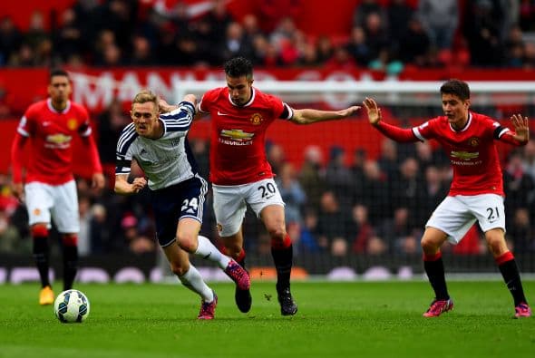 Manchester United, de Inglaterra, que descendió un puesto es el tercer lugar con un valor de 3.104 millones de dólares. Sus ingresos fueron de 703 millones y sus beneficios de 211 millones.