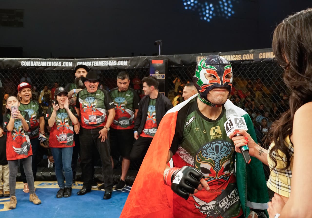 La fiesta del Combate Américas en el Gimnasio Nuevo León de Monterrey tuvo como protagonistas a la intensidad de las artes marciales mixtas y al luchador Alberto del Río.