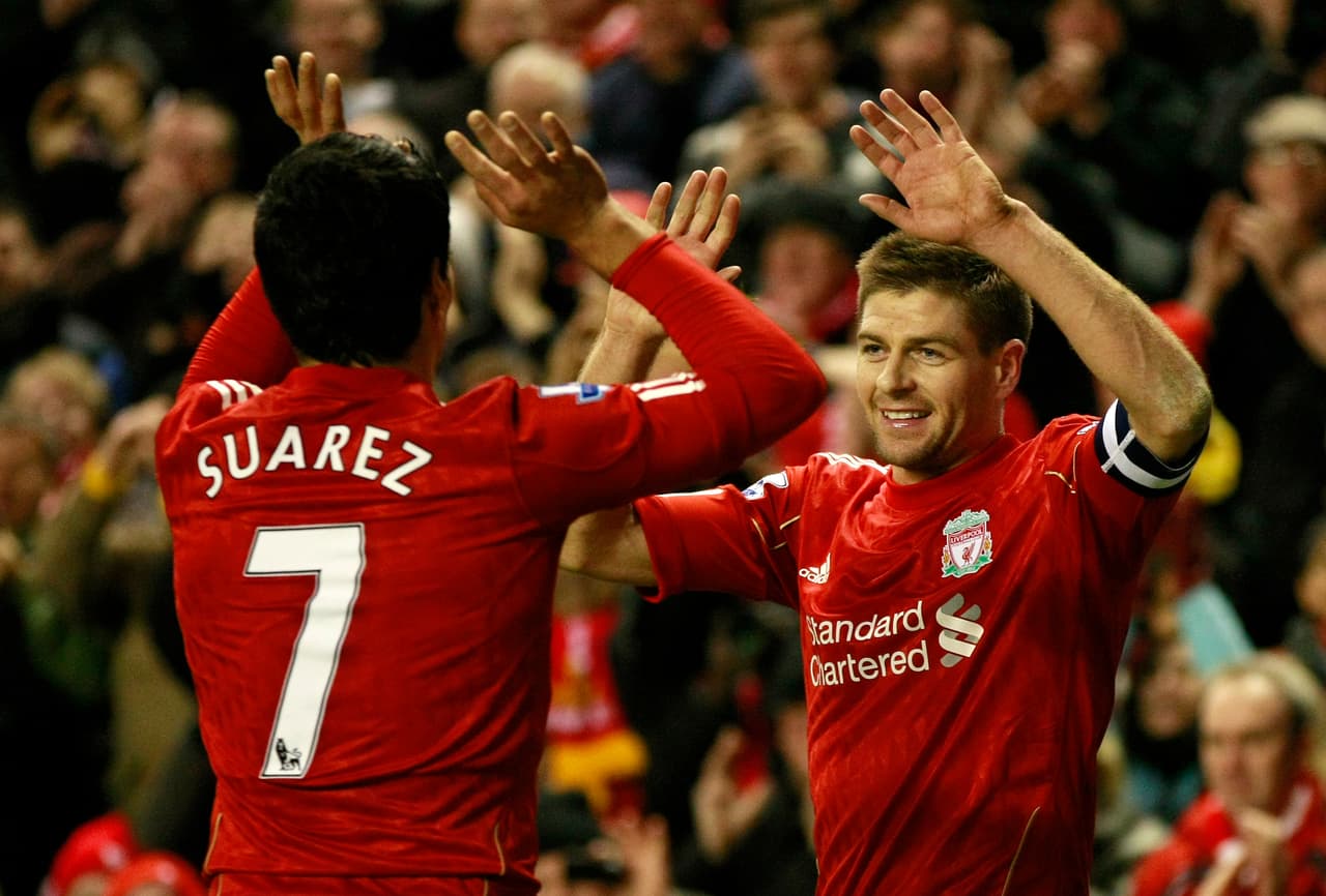 Suárez incluso se ganó la admiración de una insignia como el inglés Steven Gerrard, que afirmó que el uruguayo es el mejor jugador con el que ha compartido equipo.