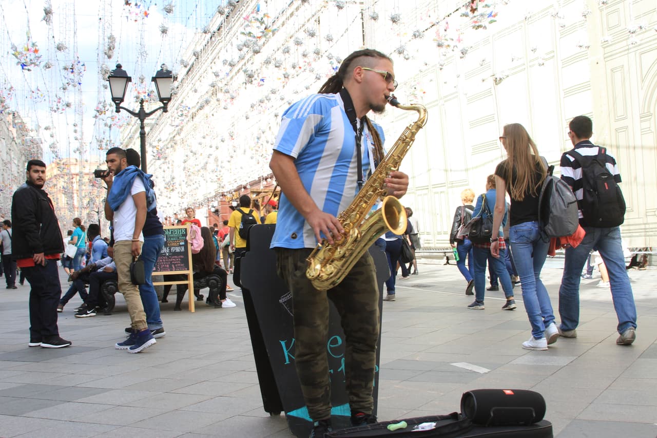 Los argentinos le dieron su toque más cultural a la fiesta en las calles.
