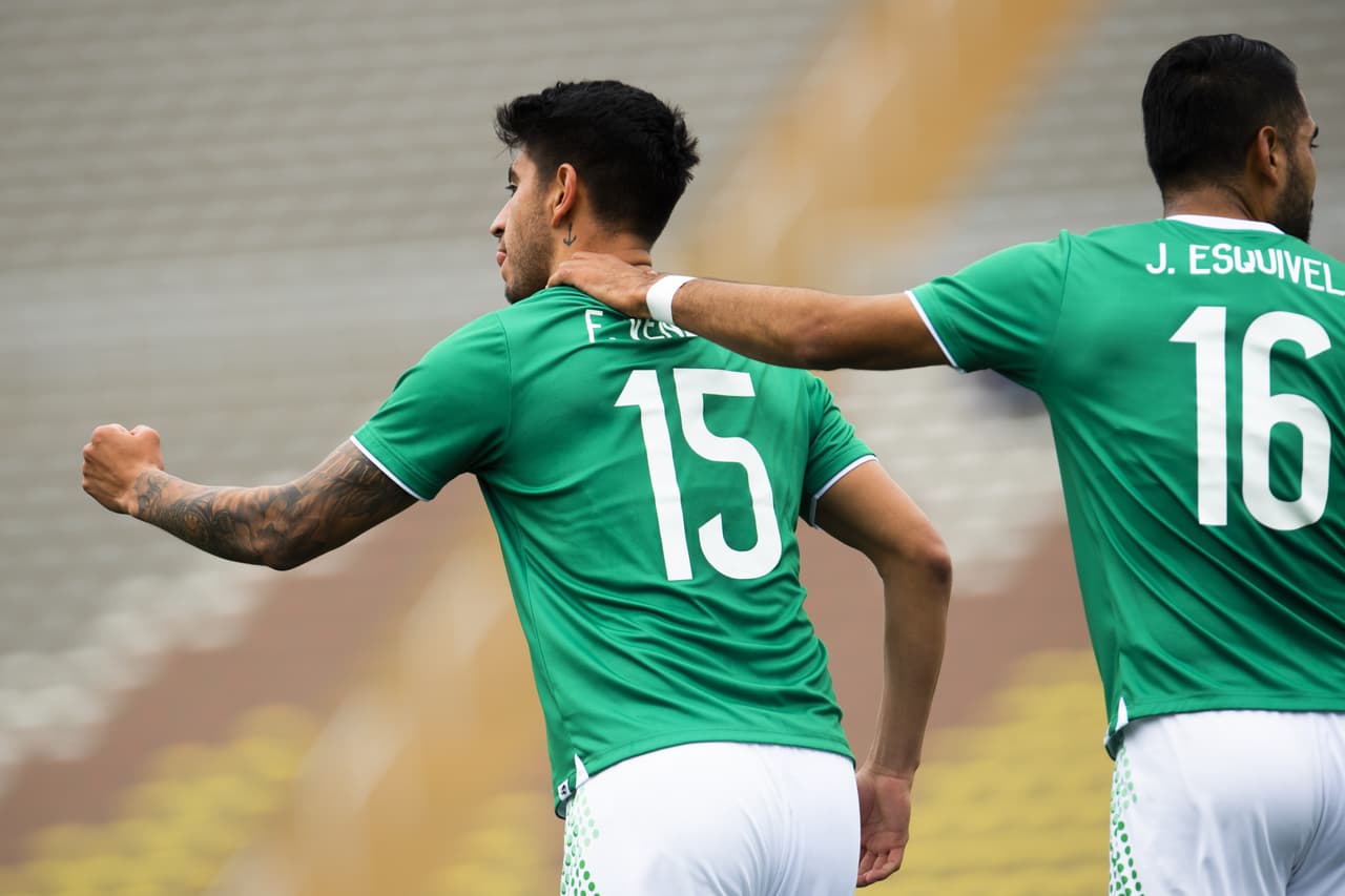 Francisco Venegas se encargó de patear correctamente desde los 11 pasos para poner por delante 1-0 a México.