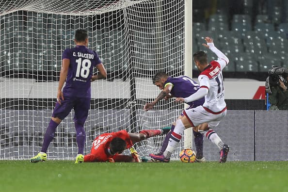 FLORENCE, ITALY - OCTOBER 26: Diego Falcinelli of FC Crotone scores the opening goal during the Serie A match between ACF Fiorentina and FC Crotone at Stadio Artemio Franchi on October 26, 2016 in Florence, Italy. (Photo by Gabriele Maltinti/Getty Images)