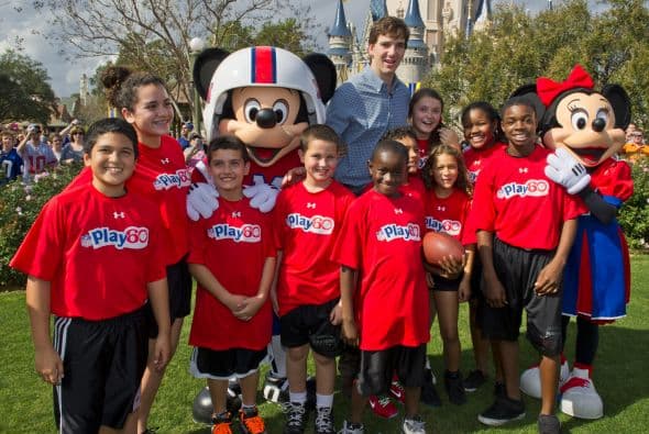 Como parte de las prerrogativas de ganar el JMV del Super Bowl, Eli Manning fue a Disney World. Así lució el quarterback en 'El Lugar Más Feliz del Planeta'.