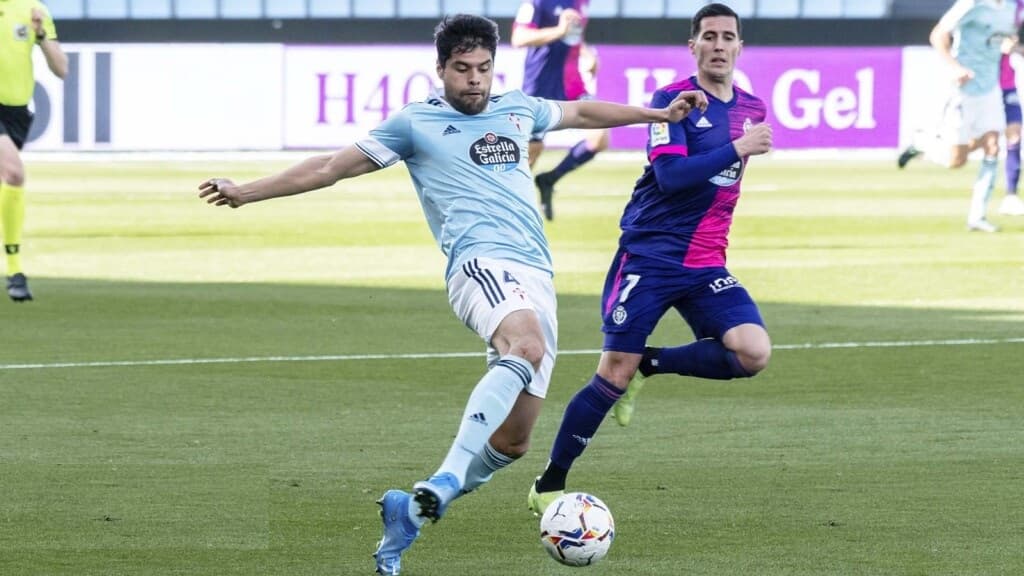 El defensa Néstor Araujo.