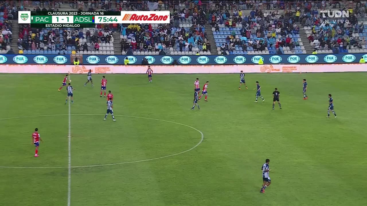 ¡TIRO ATAJADO! disparo por Léo Bonatini.