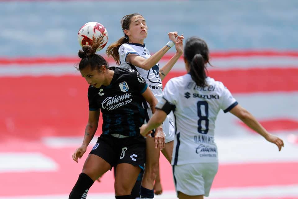 Valeria Miranda de Querétaro en juego aéreo