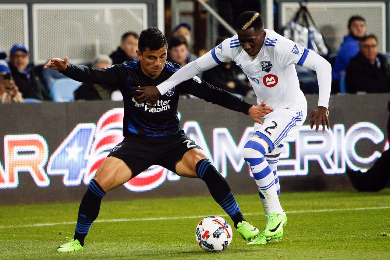 El joven defensa de San Jose Earthquakes Nick Lima (izquierda) se destacó como lateral en el triunfo de su club sobre Montreal Impact.
