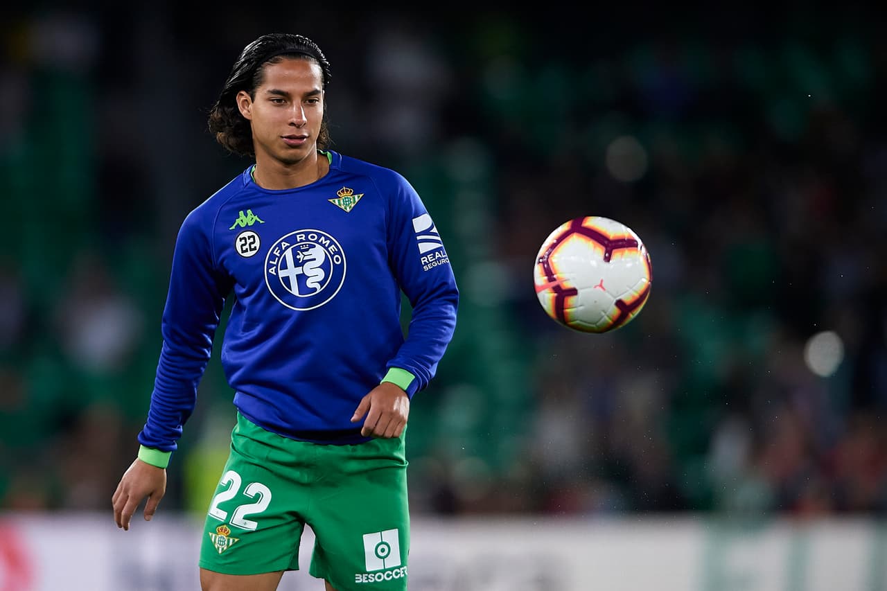 Diego Lainez se tambalea de la convocatoria del Betis