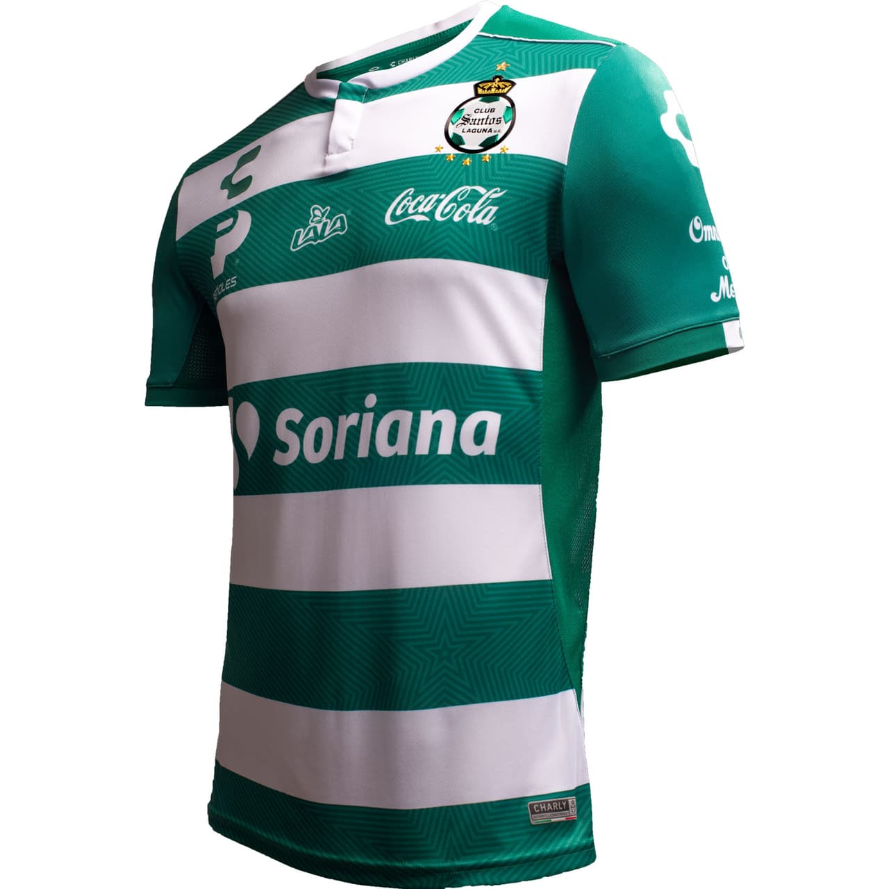 Esta es la playera del Santos Laguna, campeón actual de la Liga MX. Encuéntrala en 
<a href="http://www.univisiondeportesfanshop.com" target="_blank">univisiondeportesfanshop.com</a>