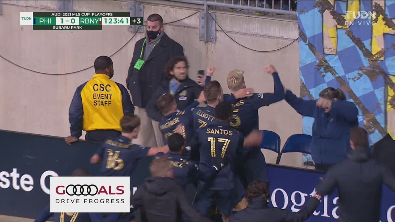 ¡Golazo de Philadelphia! Glesnes la baja y cañonazo a la red para el 1-0