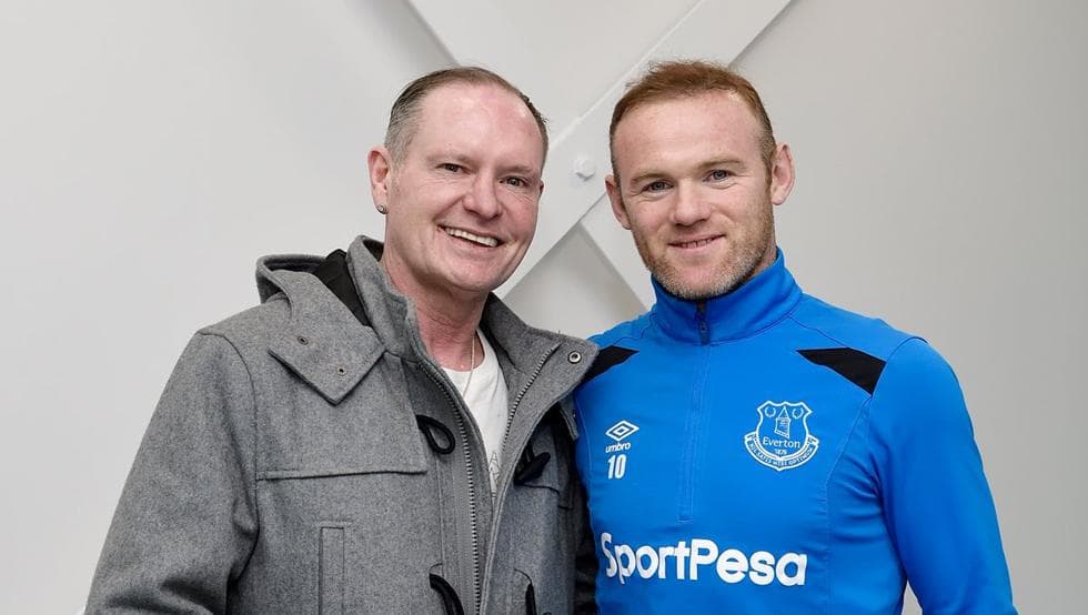 El documental cuenta con la participación de Wayne Rooney, donde cuenta cuando Gascoigne le dio dinero al jugador de 14 años para que se fuera a tomar una cerveza tras dar un gran partido