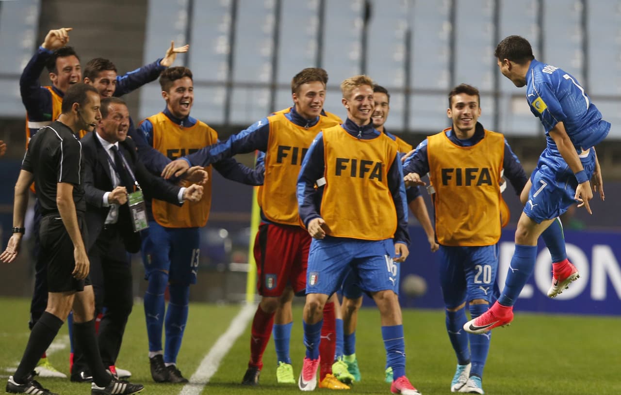 Todo Italia celebraba la ventaja y Orsolini sumaba un equipo más a su lista de víctimas: Inglaterra, Zambia, Francia, Japón y Sudáfrica. Actualmente es el goleador del Mundial.