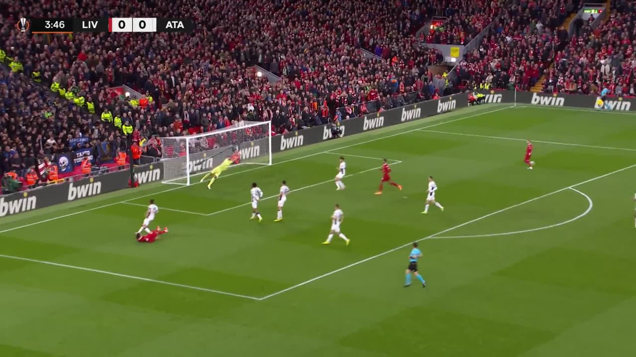 ¡TIRO ATAJADO! disparo por Darwin Núñez.