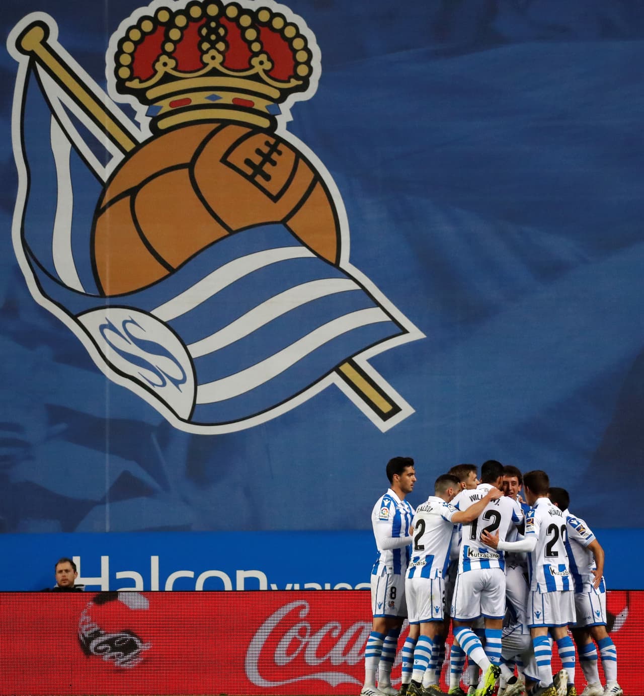 Real Sociedad volvió a celebrar al minuto 39 del segundo tiempo luego de que Juanmi Jiménez asistió a Mikel Oyarzabal para poner el 2-1 para Real Sociedad.