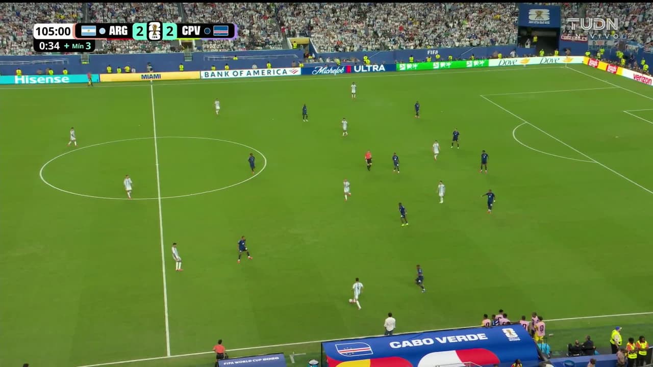 ¡TIRO ATAJADO! disparo por Lionel Messi.
