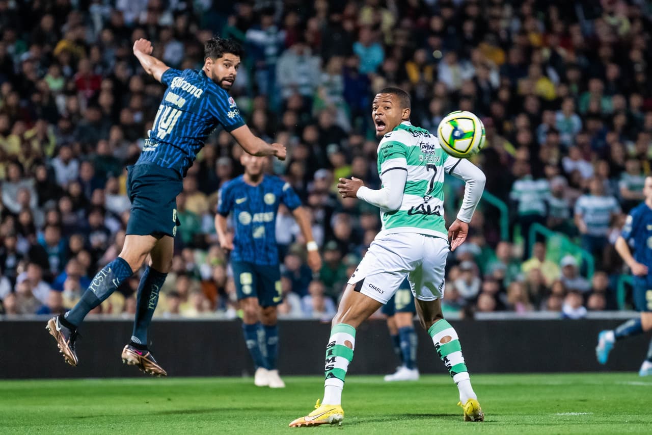 Santos Laguna y América disputaron un entretenido partido como parte de la Jornada 5 del Clausura 2023. Harold Preciado y Javier Correa anotaron para los laguneros en el primer tiempo, mientras que Henry Martín descontó de penal al final de la primera parte y Roger Martínez encontró el empate de tiro libre al 84'.