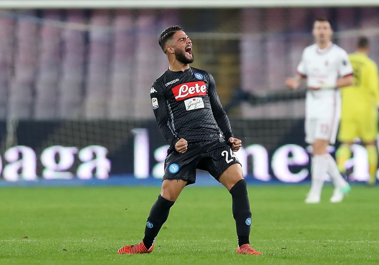 NAPLES, ITALY - NOVEMBER 18: Lorenzo Insigne of SSC Napoli celebrates after scoring 1-0 goal during the Serie A match between SSC Napoli and AC Milan at Stadio San Paolo on November 18, 2017 in Naples, Italy. (Photo by Francesco Pecoraro/Getty Images)