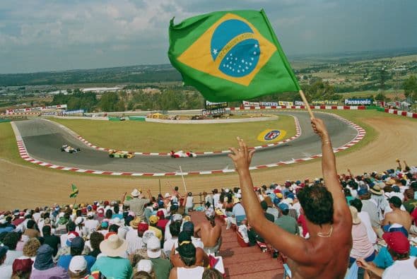 En 1991 cumplió con dos grandes proezas. La más significativa de ellas fue ganar por primera vez en casa, en el circuito de Interlagos en su Sao Paulo natal, algo que por esos años el público daba por supuesto pero que nunca antes había logrado hacer. Lo que no se supo sino tiempo después es que la transmisión de su vehículos le dio problemas durante toda la carrera.