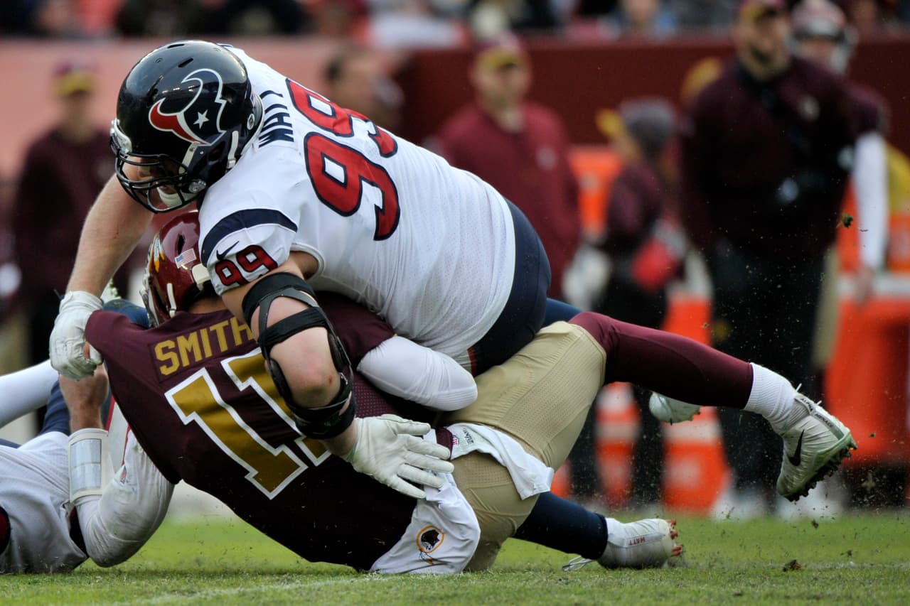 El pasado 18 de noviembre de 2018, como una malévola coincidencia, Alex Smith –también de los Washington Redskins– sufrió una gravísima lesión en su pierna derecha al ser tackleado por Kareem Jackson y J.J. Watt de los Houston Texans.