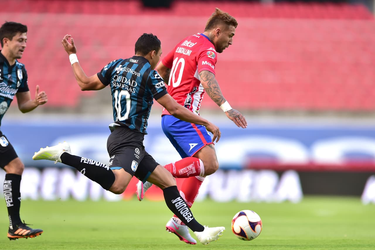 Los goles de Ángel Sepúlveda (23') y Hugo Silveira (45+2'), Querétaro vuleve a ver la victoria luego de vencer 2-1 al Atlético San Luis. Los Gallos se sitúan en la octava plaza, mientras que el Atlético San Luis cae a la doceava posición.