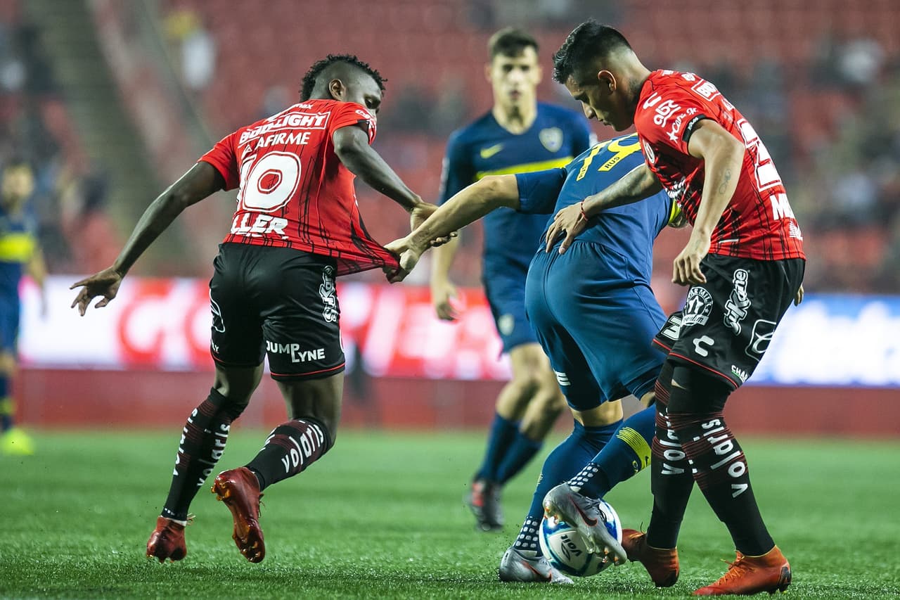 Con gol del delantero ecuatoriano Miller Bolaños, a los 87 minutos, los Xolos de Tijuana superaron 1-0 a Boca Juniors de Argentina en el Estadio Caliente de la ciudad fronteriza de Baja California. En partido de preparación para ambos equipos, de cara al inicio de los torneos en sus respectivos países, se vivieron acciones equilibradas, con buenos destellos y voluntad de los dos clubes por ganarlo.