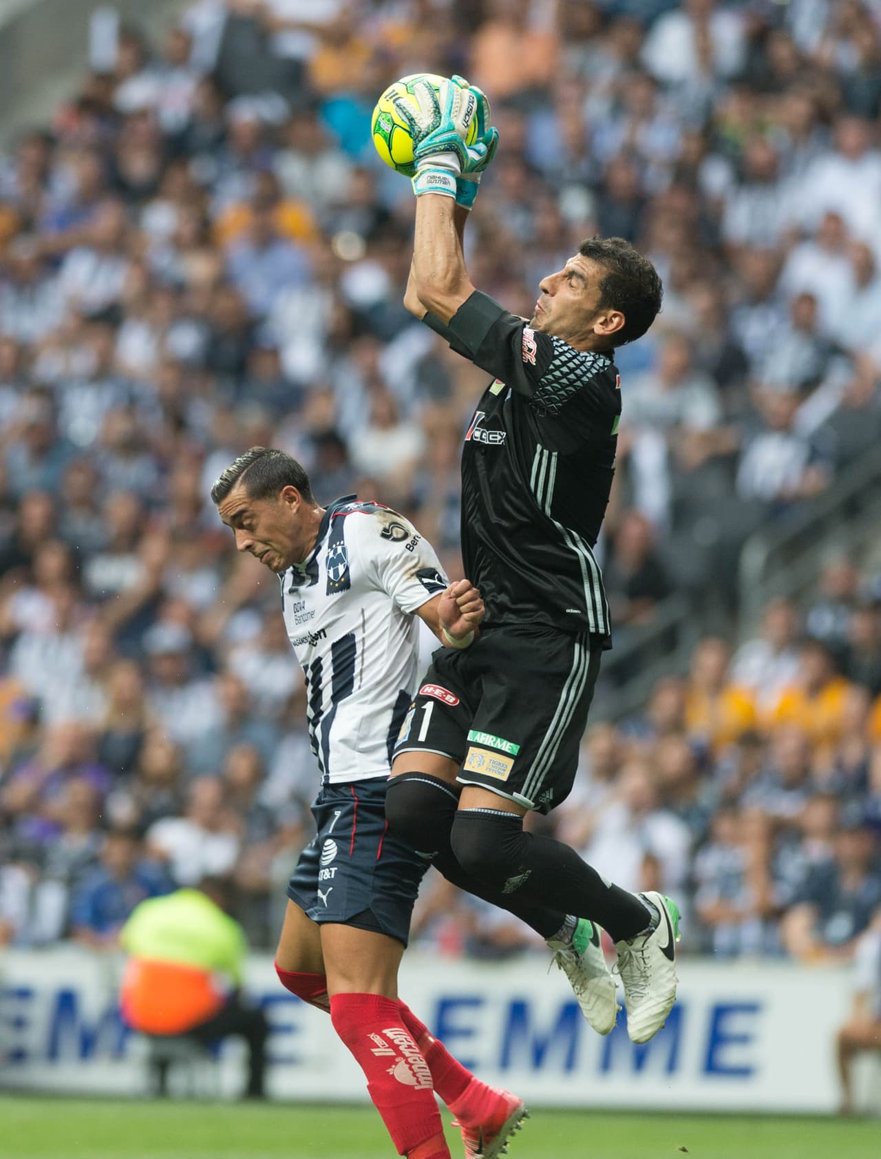 La defensa de Tigres mostró gran solidez y los pocos balones de peligro fueron bien controlados por Nahuel.