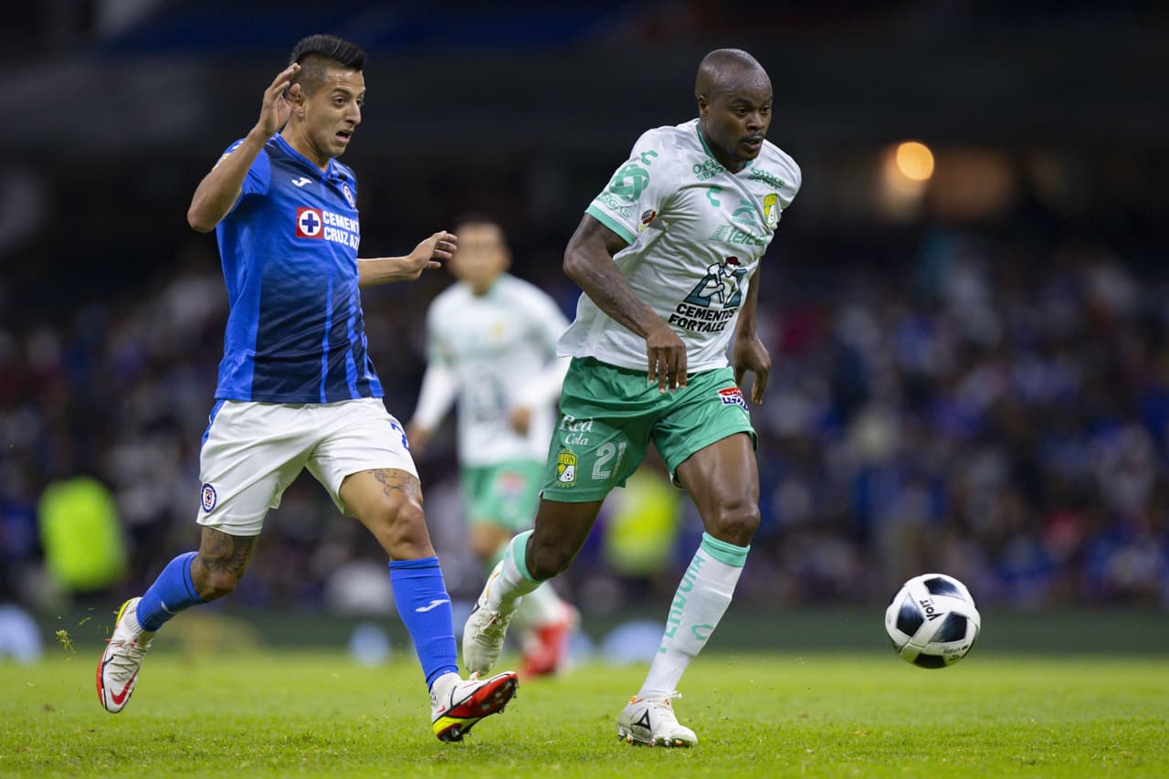 León le pega al Cruz Azul en estadio Azteca 0-1, llegan a 26 puntos y se sitúan como el tercer mejor equipo del torneo.