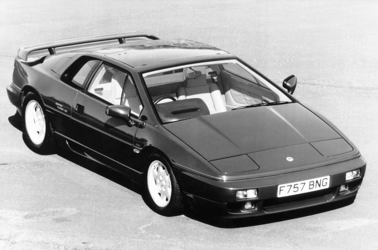 Lotus Espirit | Hizo su aparición en ‘The Spy Who Loved Me’ en 1977; sólo James Bond podría estar a la altura del vehículo.